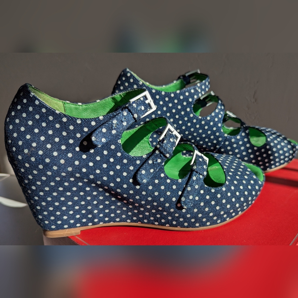 Johnston Murphy Blue And White Polka dot strap wedges size 9.5
